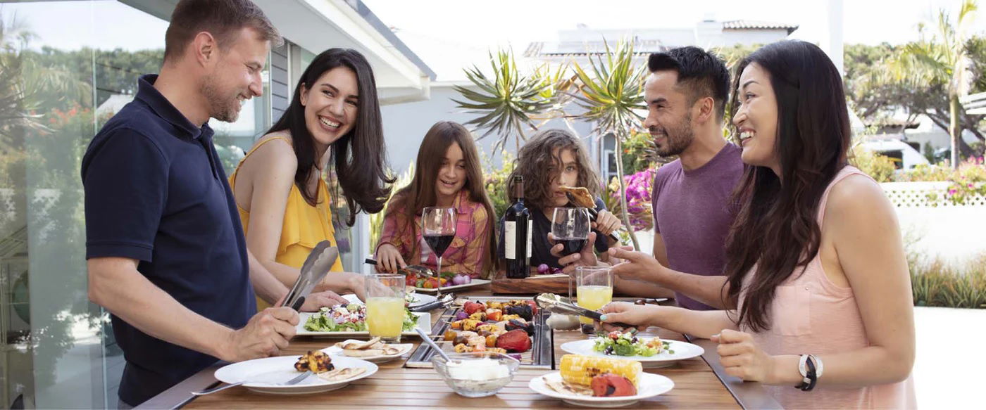 Outdoor Dining Essentials: How to Create a Cozy BBQ Setup for Entertaining