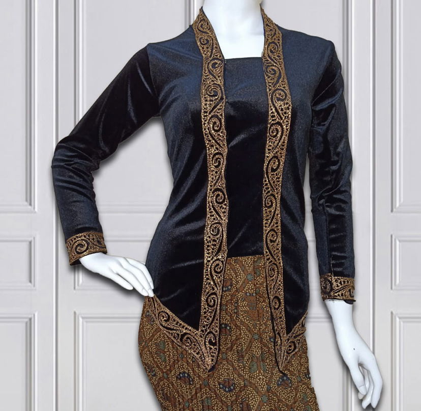 6. Kebaya Bludru