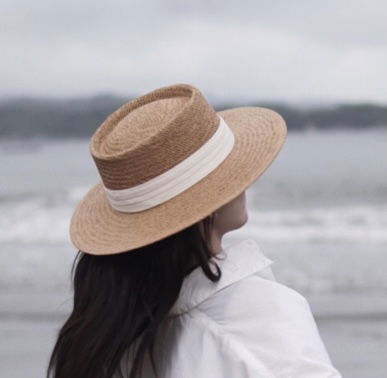 5. Topi Pantai jerami 