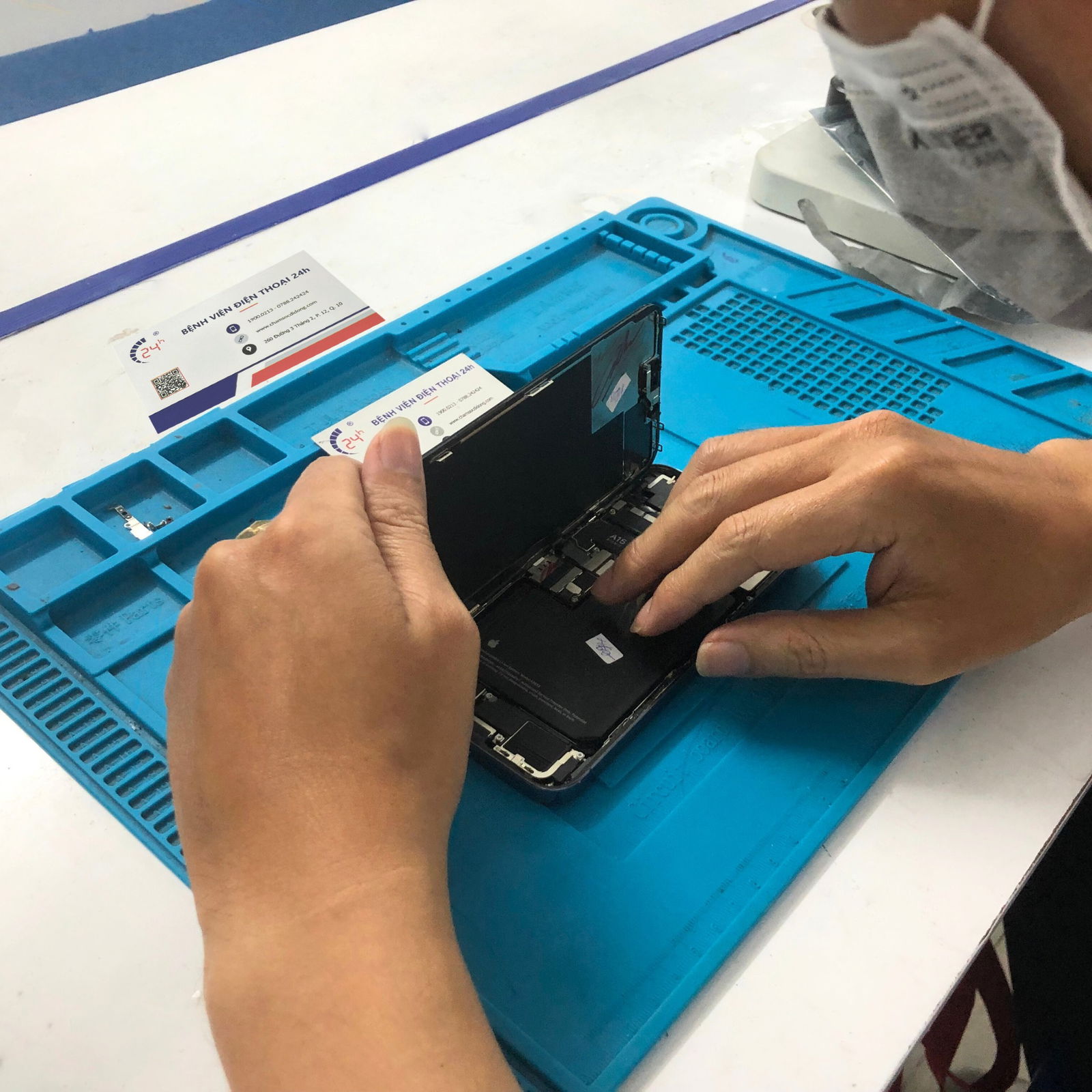 Thay kính lưng Điện Thoại chính hãng, giá rẻ, lấy liền 2025