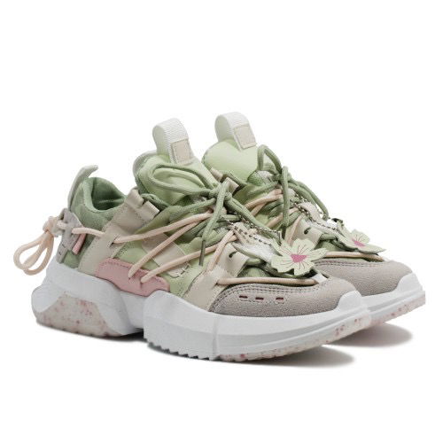 20. Sneakers Korea Aesthetic 