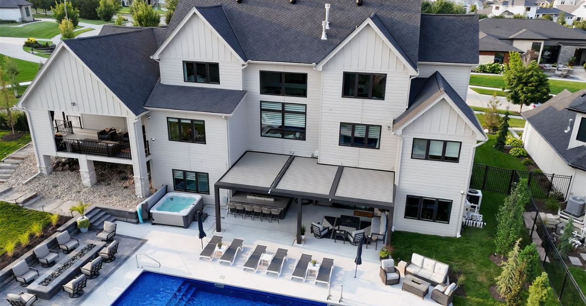 How Landscaping Services for Vibrant Gardens Transform Small Outdoor Spaces?