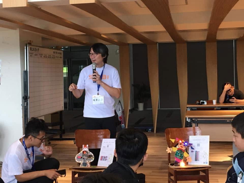 政大曾正男教授解說我的作品NCCU Professor explaining my works