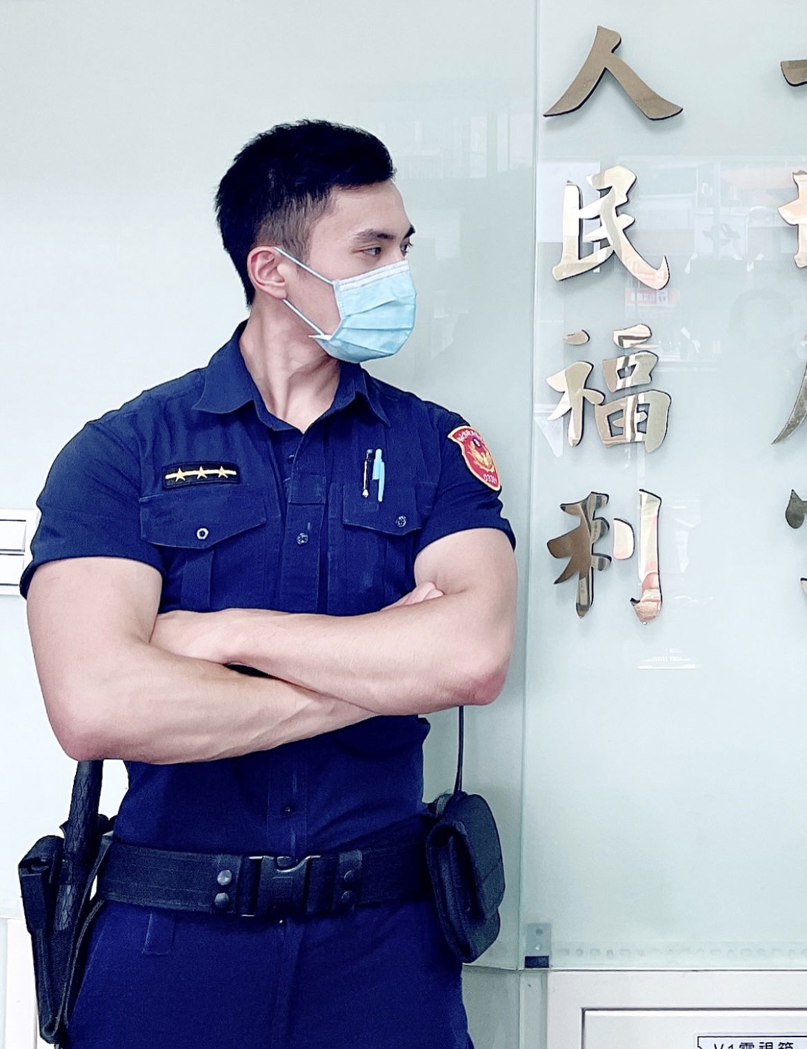 嗨 請點擊 這是阿吉的個人簡介IG版  