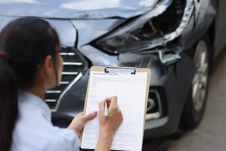 When You Should Get an Accident Lawyer After a Bad Injury