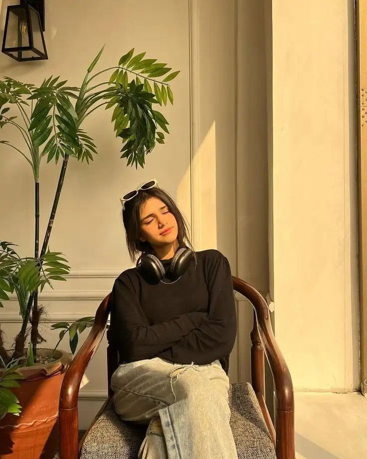 Beautiful Simple Girl Pic