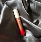 04 冰晶唇釉--無畏樹莓紅