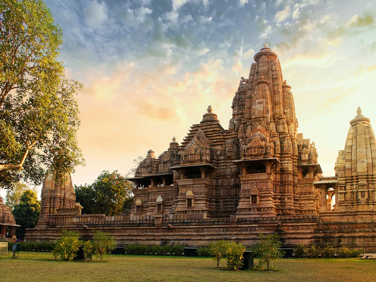 Cab Service In Khajuraho - Online Cab Booking
