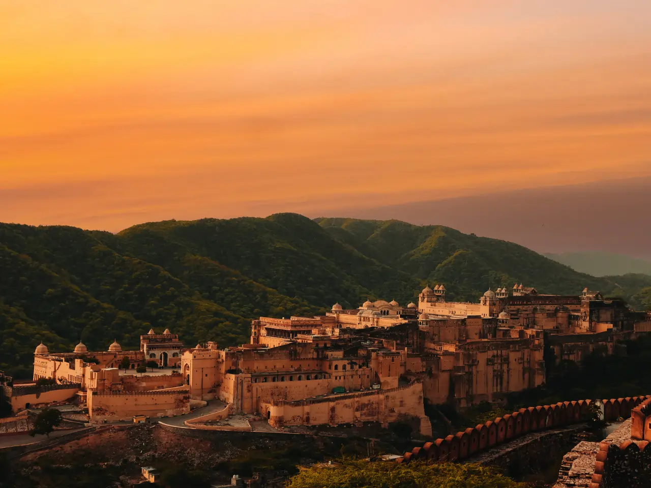 Luxury Taxi Service in Neemrana at ₹9/km | Outstation Cabs