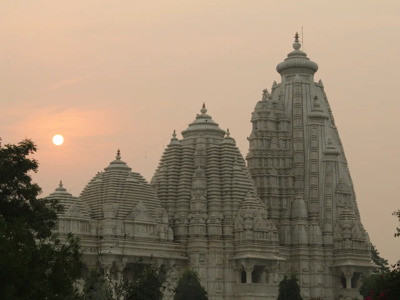 Best Price Taxi Service in Pilani at ₹9/km | Outstation Cabs