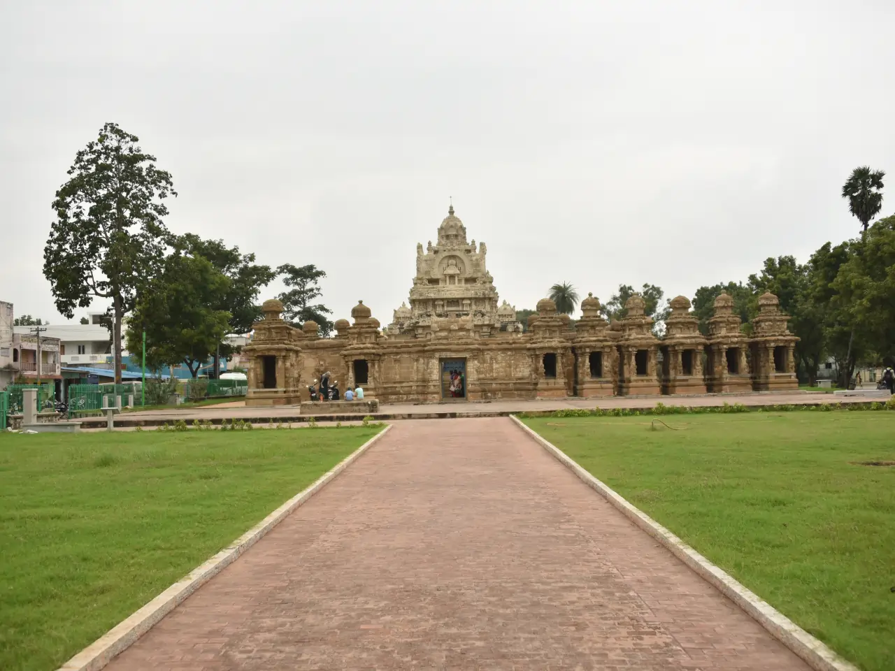 Mettupalayam Travel Guide – Explore the Gateway to the Nilgiris with Scenic Landscapes, Heritage Railways & Mountain Adventures