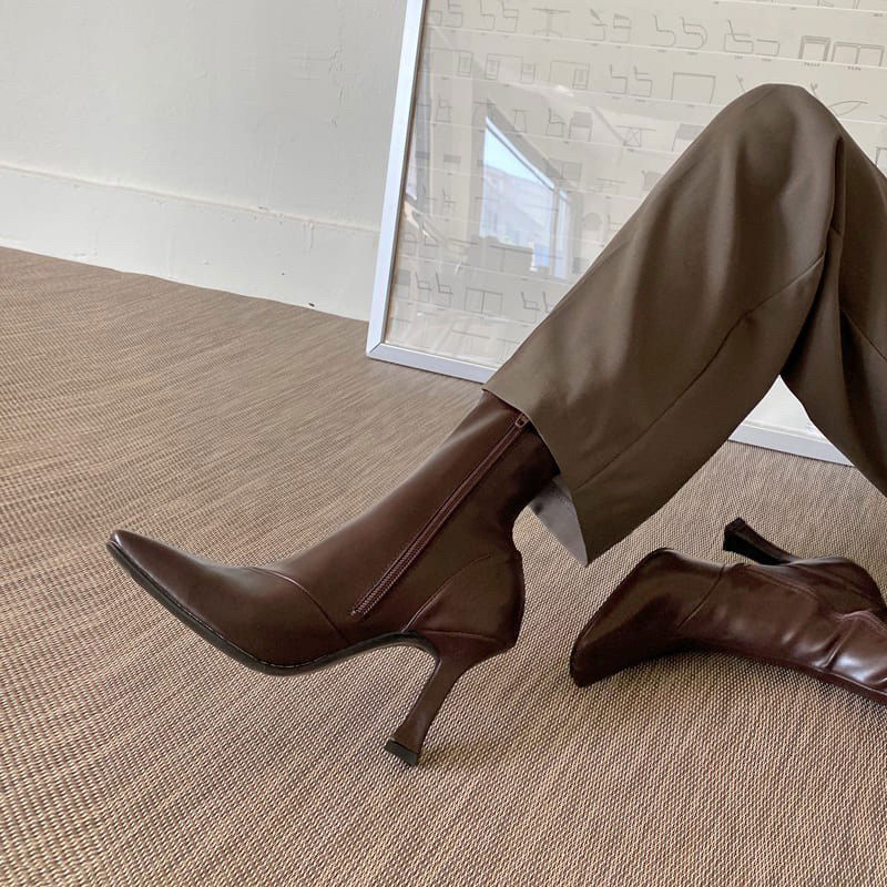 團購12/2結單 顯瘦美型尖頭皮革高跟襪靴