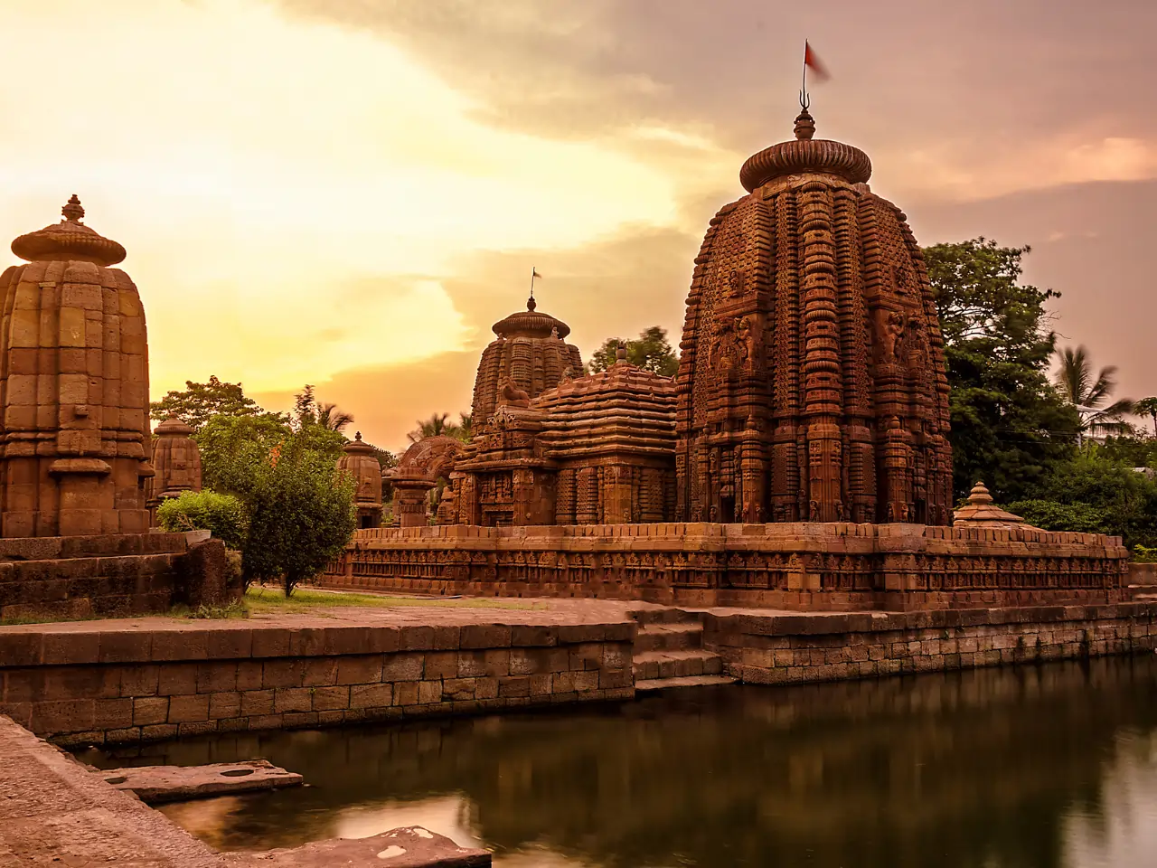 Best Cab Service in Cuttack At ₹9/km | Book Car Rental