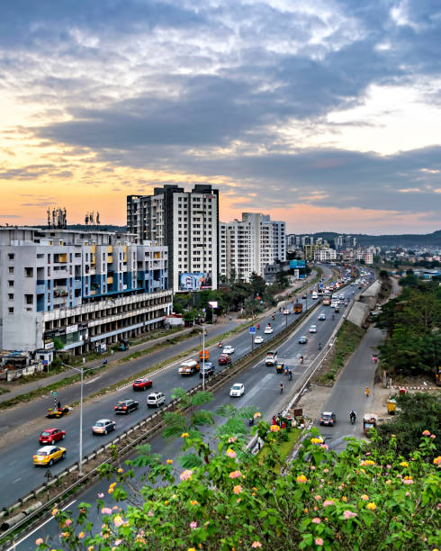 Hire Best Cab Service in Pune | Offer Your Price | HurryUp