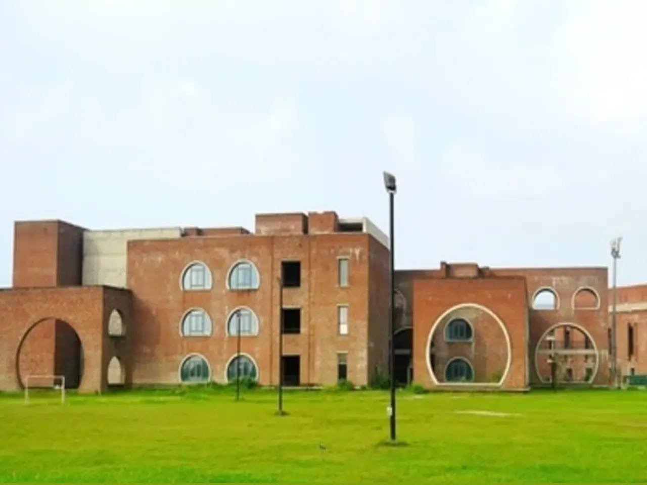 Top Taxi Service in Kashipur At ₹9/km | Cab & Car Rental