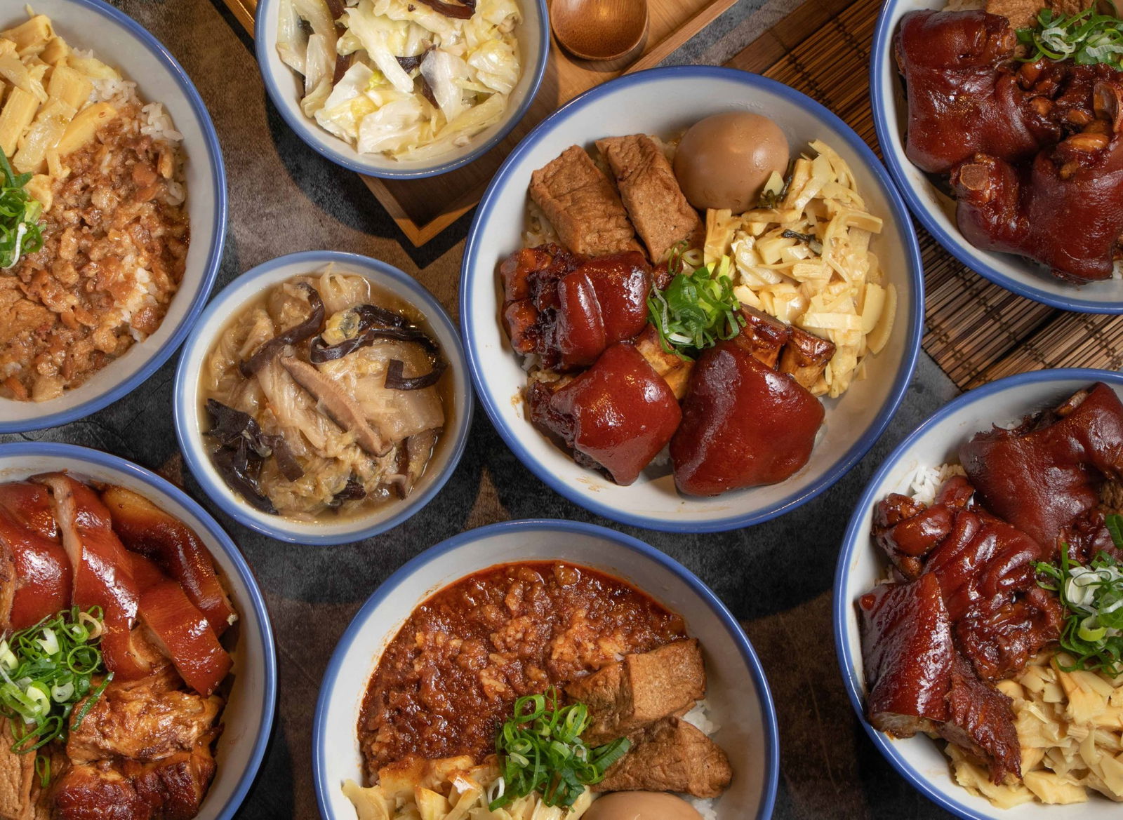 FB  豬霸王豬腳飯專賣🐽