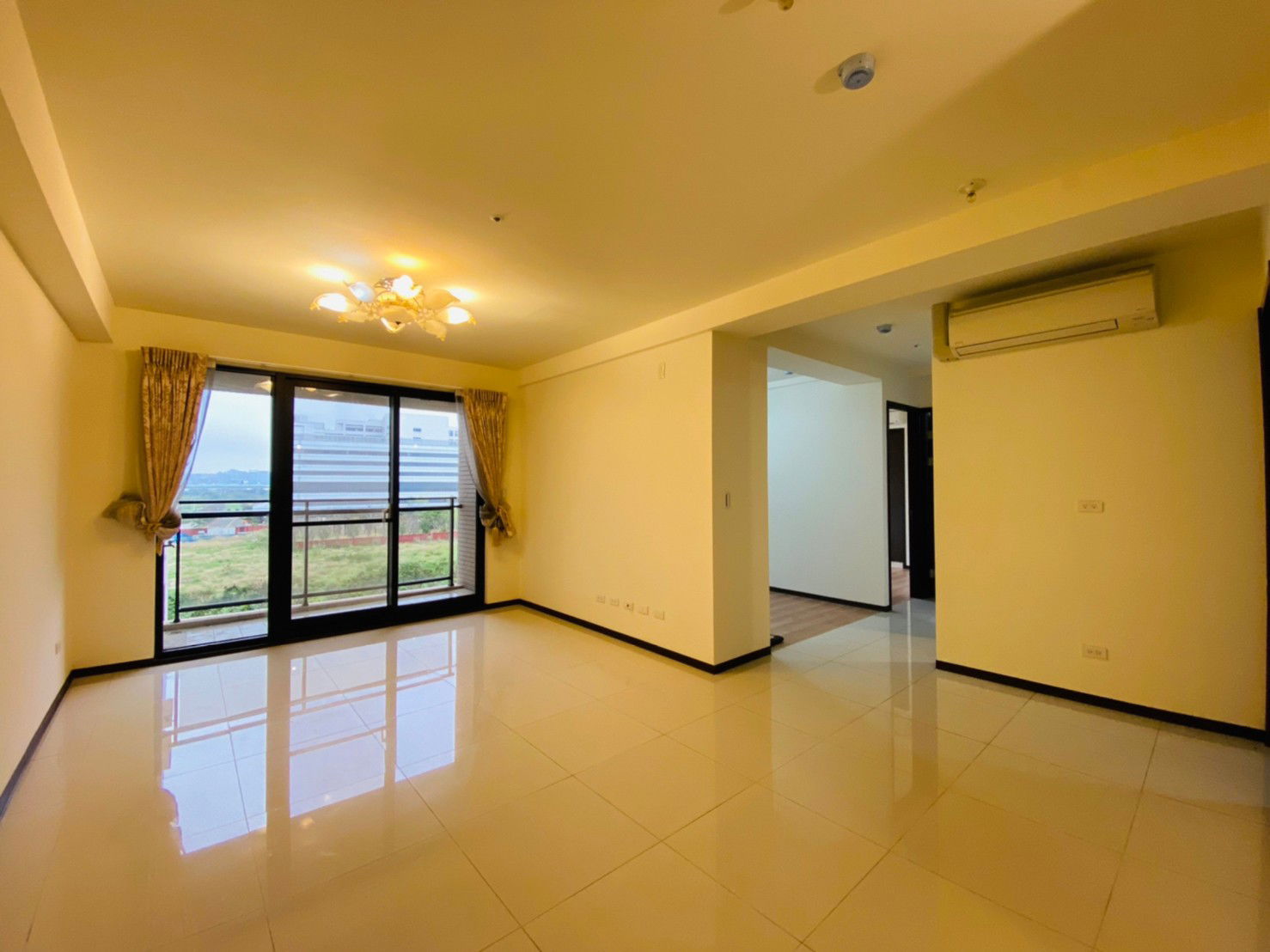 專任!!【大學漾】朝南面河岸美視野 大三房+平車