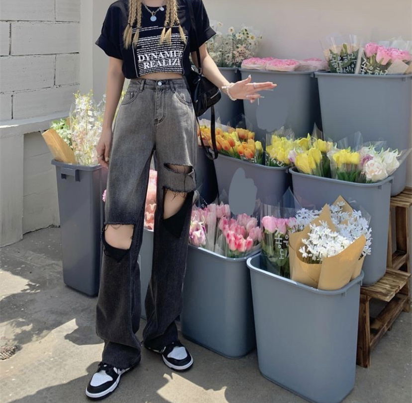 42. Highwaisted ripped jeans 