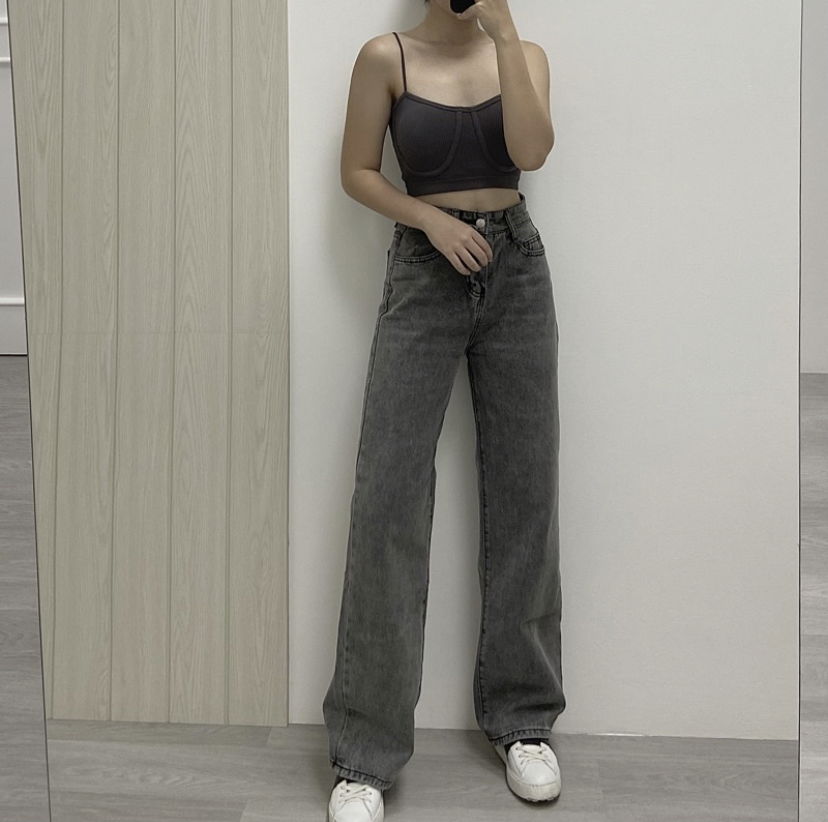 54. HERA baggy jeans