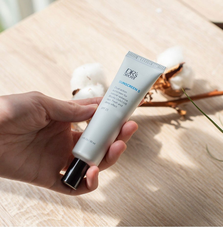 5️⃣防曬霜 （保水)sunscreen隔離，防曬，美白 🏜☀️