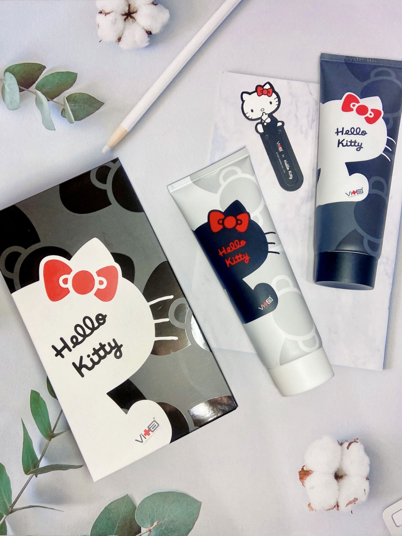 🎀【跨界聯名加量版】薇佳 微晶3D全能洗顏霜二入組(Hello Kitty限定版)