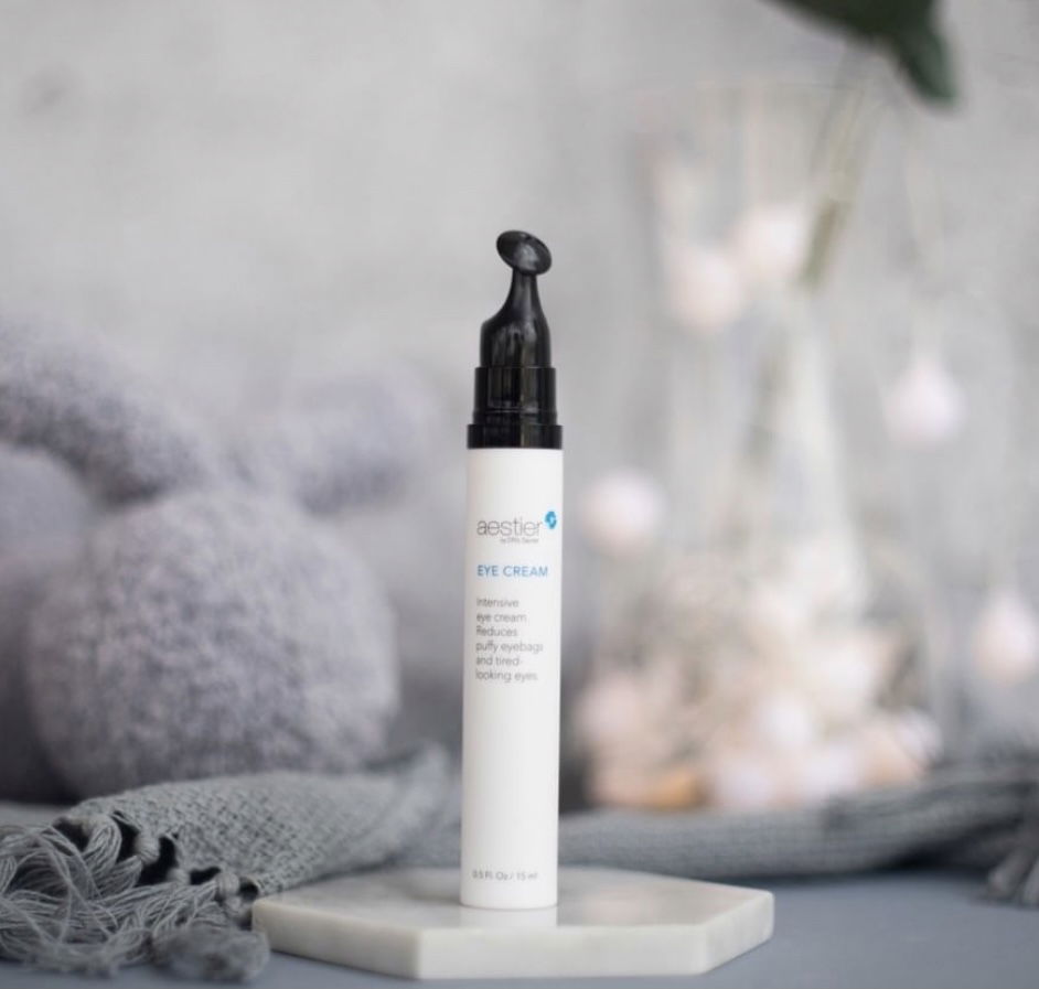 撫平細紋｜活奕眼霜