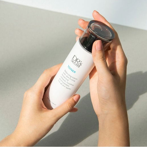 調膚液T2 親膚草本萃取平衡調理肌膚，強健肌底。化妝水、保濕露和精華液——三重角色，盡在一瓶！