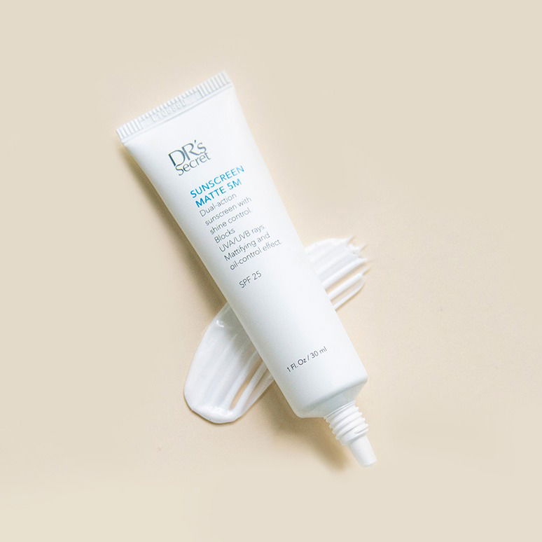 防曬霜5M（清爽）SPF25 為肌膚築起無隙防護屏障，同時賦予控油清爽效果。