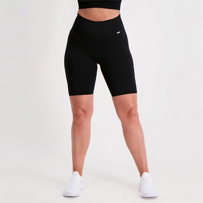 A Guide To Choosing Women's Sportswear Shorts That Flatter And Perform