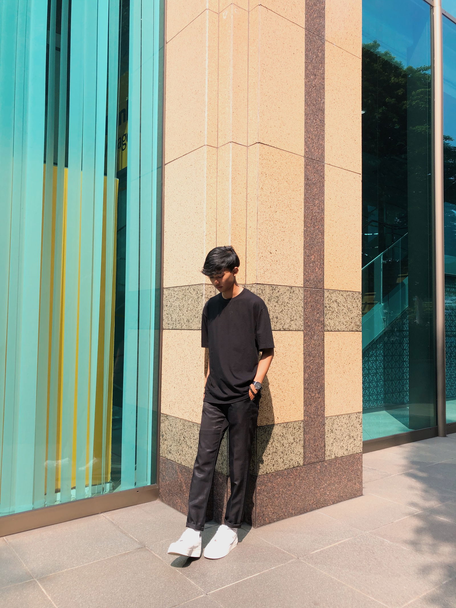 20. Celana bahan hitam 100K'an