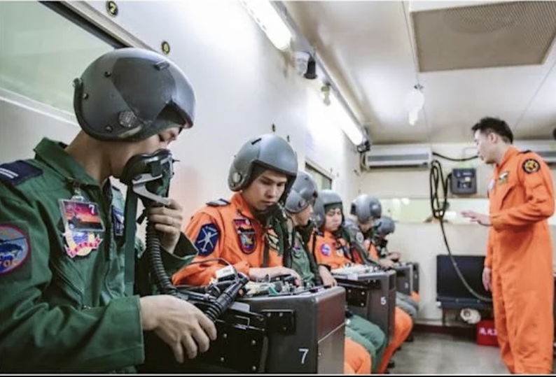 就業-飛行常備軍官班