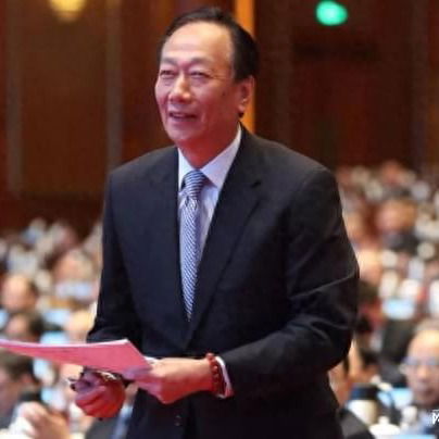 岛内民调出炉，侯友谊支持率暴涨，一人退选后，赖德清要担心了