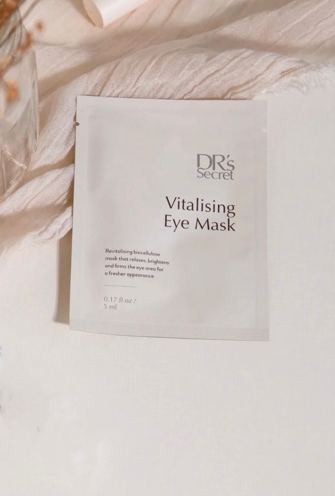 對抗眼周細紋 丨 煥活晶透眼膜