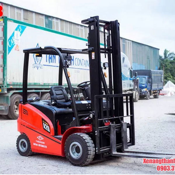 So Sánh Xe Nâng Điện Và Xe Nâng Dầu Chi Tiết Nhất